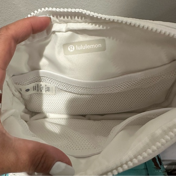 NEW Lululemon Everywhere Belt Bag Wunder Puff Large 2L White - Picture 9 of 9